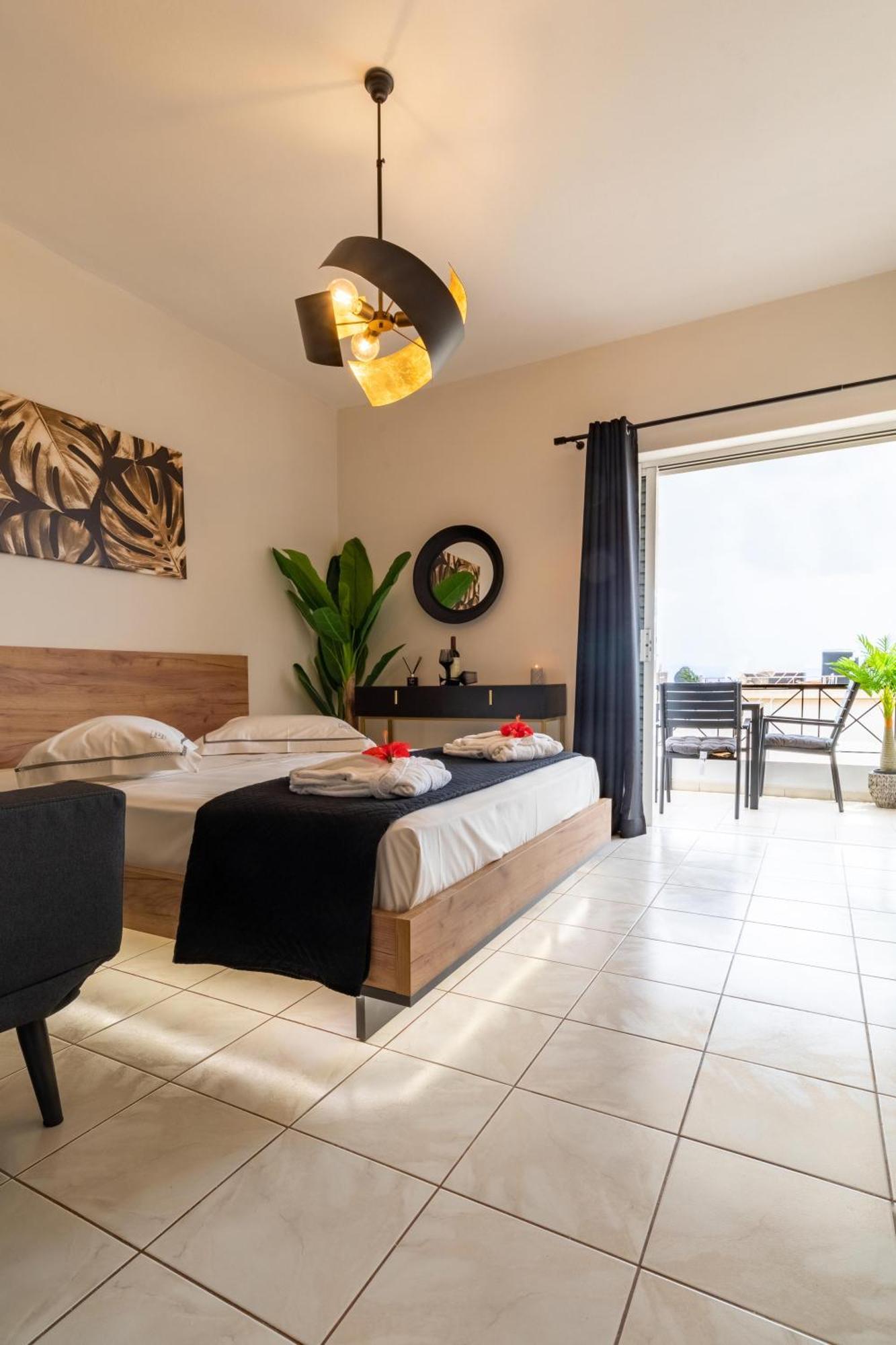 Islet View Apartment Tolo Exterior photo